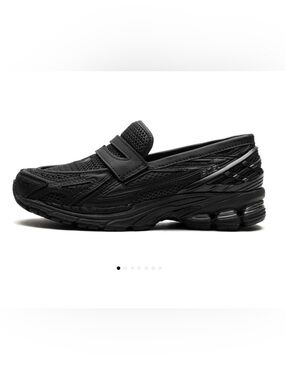 New Balance Women's Black Athletic Slip-On Athletic Shoe-Loafer 37.5